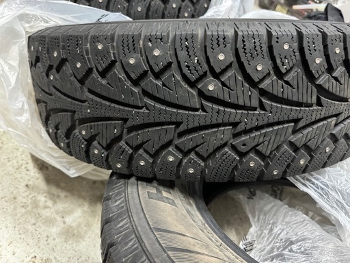 スパイクタイヤ　４本セット　
205/70/R15 96T  Hankook 