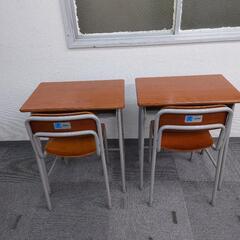 小学校の机とイスのセット