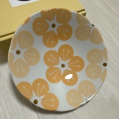 【新品未使用】たち吉 2枚 お皿 桜柄 ぼたん柄の画像