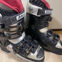DOLOMITEスキーブーツの画像
