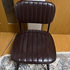 テーブルと椅子のセットの画像