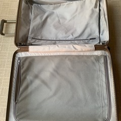大型スーツケースの画像