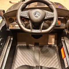 メルセデスベンツ　乗用玩具　電動　amg gtrの画像