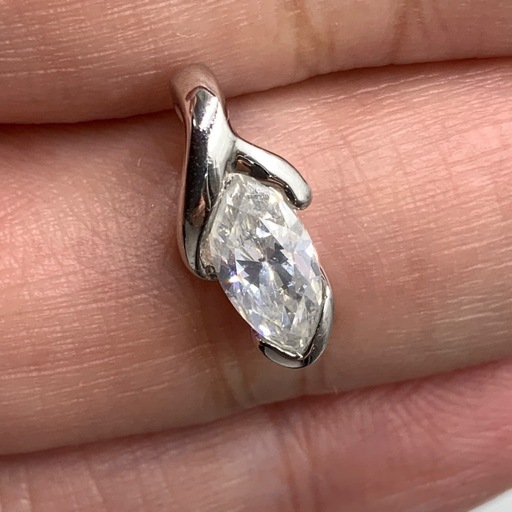 1ct UP マーキスカット　ダイヤ　pt900 ペンダント　2.4g