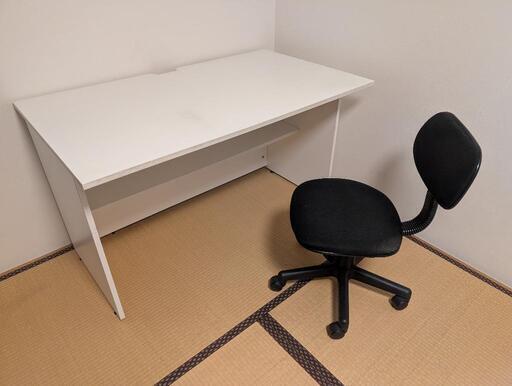 デスクとチェアのセット