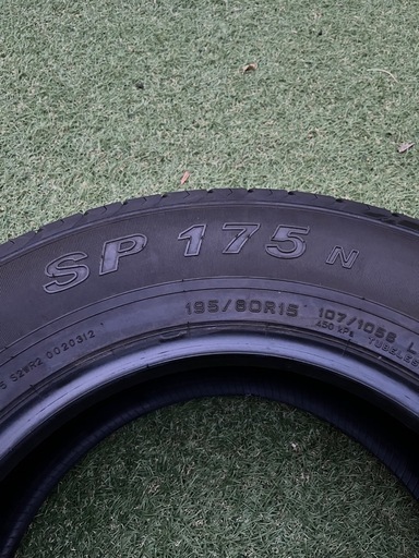 ハイエース　バリ溝　タイヤ　195/80R15　新車1000キロ未満
