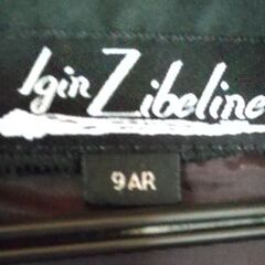 セレモニースーツとコサージュの画像