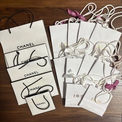 DIORとCHANELの紙袋セット
