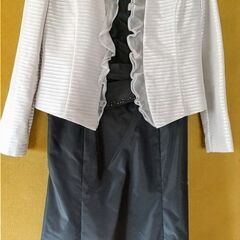 セレモニースーツとコサージュ