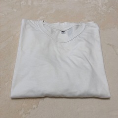 ユニクロ長袖Tシャツの画像