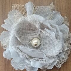 セレモニースーツとコサージュの画像