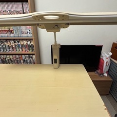 机　　デスク　ライト付き
の画像