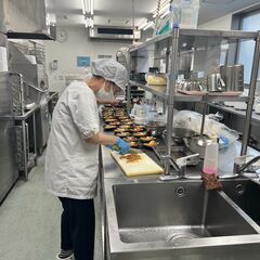 ＼週2〜OK！／無資格・未経験でもサポートがあるので安心！調理スタッフの画像