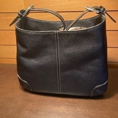 【新品】　黒 ショルダーバッグ 25x25x11 箱あり