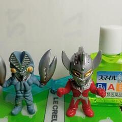 ミニフィギュアバルタン星人とウルトラセブン新品