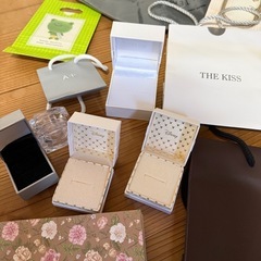 差し上げます ショッパー、箱などセット THE KISS, Disneyなどの画像
