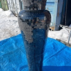 【バナナ苫小牧】鏡面タイル仕上げ 黒系 大型インテリア壺 全長9...