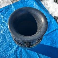 【バナナ苫小牧】鏡面タイル仕上げ 黒系 大型インテリア壺 全長980mmの画像