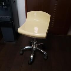 パソコンテーブル用の椅子
