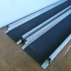 【中古】イーストアイ 車いす用 スロープ 2本 セット 幅215×長さ2000mm 2m ワイド アルミスロープ EW200 車椅子 移動 介護 施設 段差解消 の画像