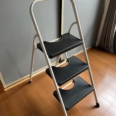 踏み台、脚立
の画像