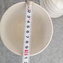 白の器4個セットの画像