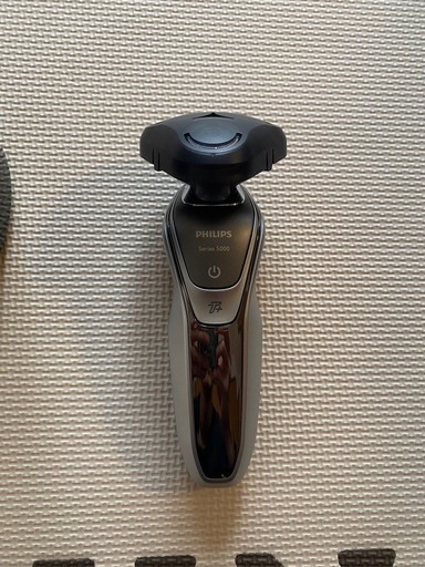 【ほぼ新品！】PHILIPS Series 5000(髭剃り本体、洗浄機、充電ケーブル)