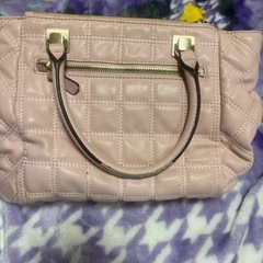 GUESSバックの画像