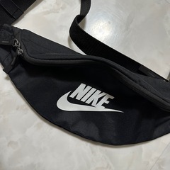 NIKE コンパクトショルダーバックの画像