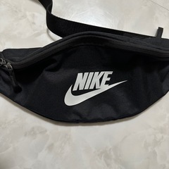 NIKE コンパクトショルダーバックの画像