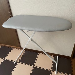折り畳みアイロン台　引き取りのみの画像