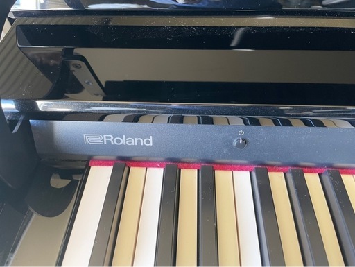 Roland DP603（鏡面艶出し塗装） コンパクトで、しっかりとした作り・音の電子ピアノです。 塗装は、高級な艶出し塗装モデルです