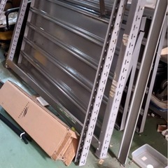 1月27日(月)心斎橋11時　業務用スチール棚　机　他いろいろ！...