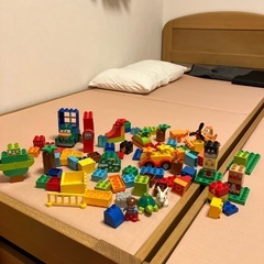 LEGO Duploの多彩なブロックセットの画像