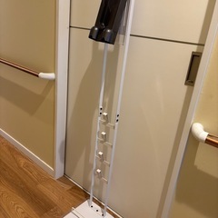 ダイソン掃除機用　　スタンドとブラケット