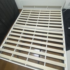 クイーン　ベッドの画像