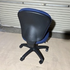 座り心地抜群のモールドウレタンチェア　ネイビーの画像