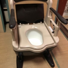 【受け渡し決まりました】【新品未使用】ポータブルトイレ　介護用トイレ　介護用品　の画像