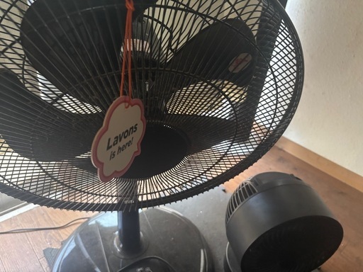 右下の小型扇風機
