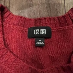 UNIQLO 赤 ニットセーター Mサイズの画像
