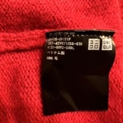UNIQLO 赤 ニットセーター Mサイズの画像