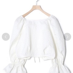 ホワイト　ブラウス　カーディガン　の画像