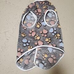 新品✨️肉球柄🐾チョッキの画像