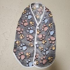 新品✨️肉球柄🐾チョッキの画像