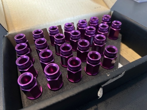 Essex ハイエース用 2ピースシェルナット ミドル貫通タイプ