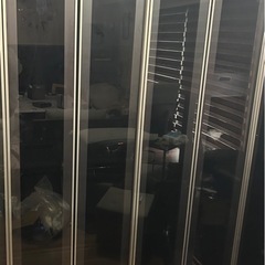ガラスキャビネット