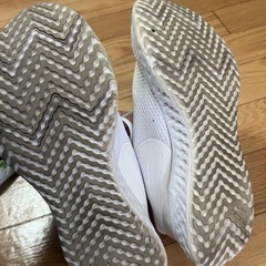 Nike スニーカー　白　22.5cmの画像