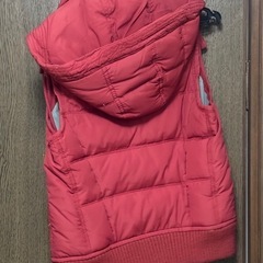 Abercrombie&Fitchのダウンベストの画像