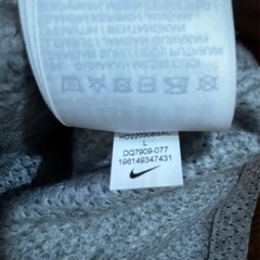 NIKE トップス プルオーバーの画像