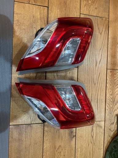 NCP NSP130系　ヴィッツ中期テールランプ